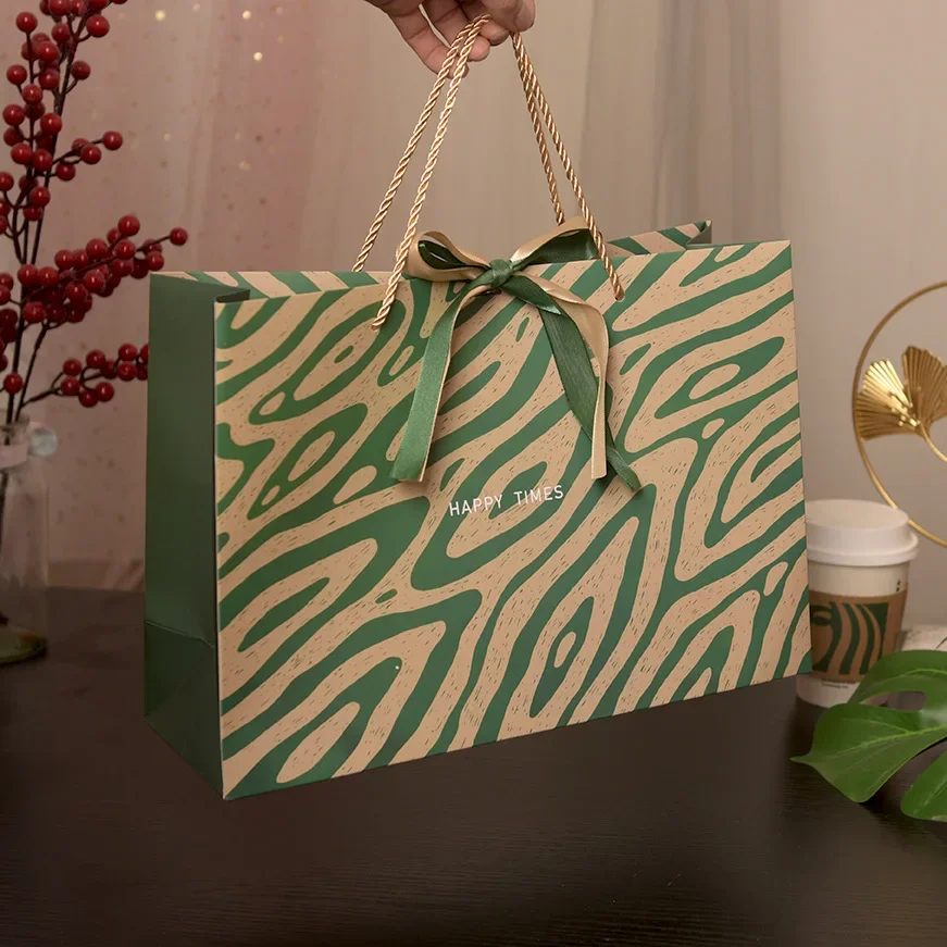 Corrugated gift bag with ribbon packaging bag Gift gift bags Spot green tote box Baking paper box