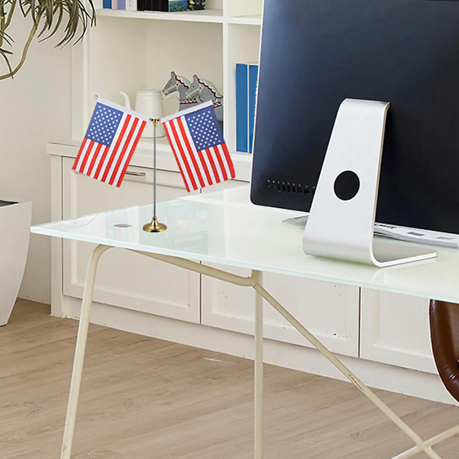 2Pcs 21x14cm Polyester Us Flag Desktop Banner with Gold Base Double-Stitched Uv Fade Resistant for Office Desk Decor Party