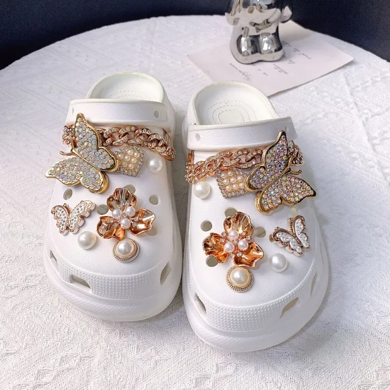 

Elegant Quality Shoe Charms for Sandals Fashion All-match Designer Charms Golden Butterfly Chain Clogs Shoe Buckle New Arrivals