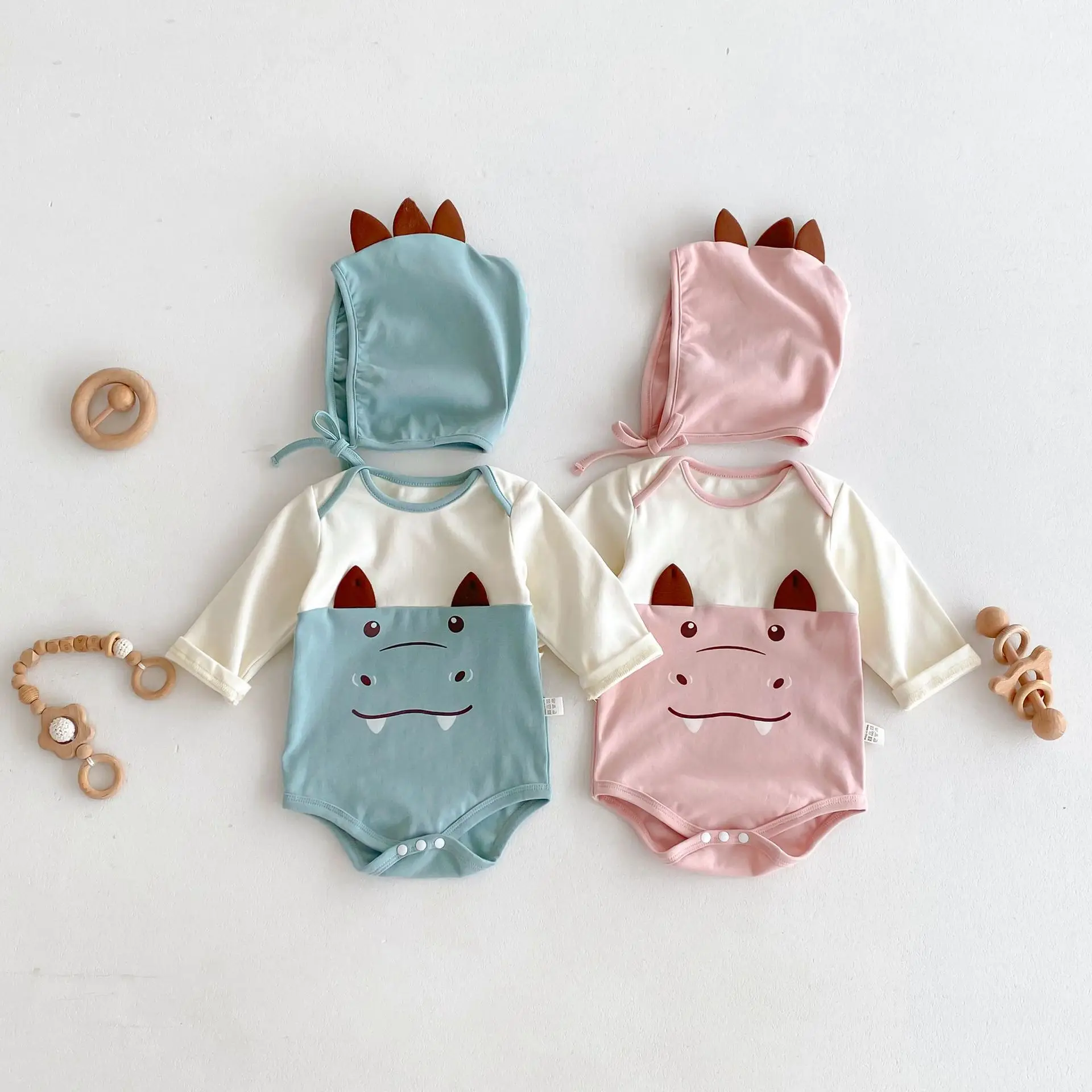 

Cute Cartoon Dinoasur Baby Bodysuit with Hat 2Pcs Newborn Clothes Onesies 2024 Autumn New Infant Long Sleeve Patchwork Jumpsuit