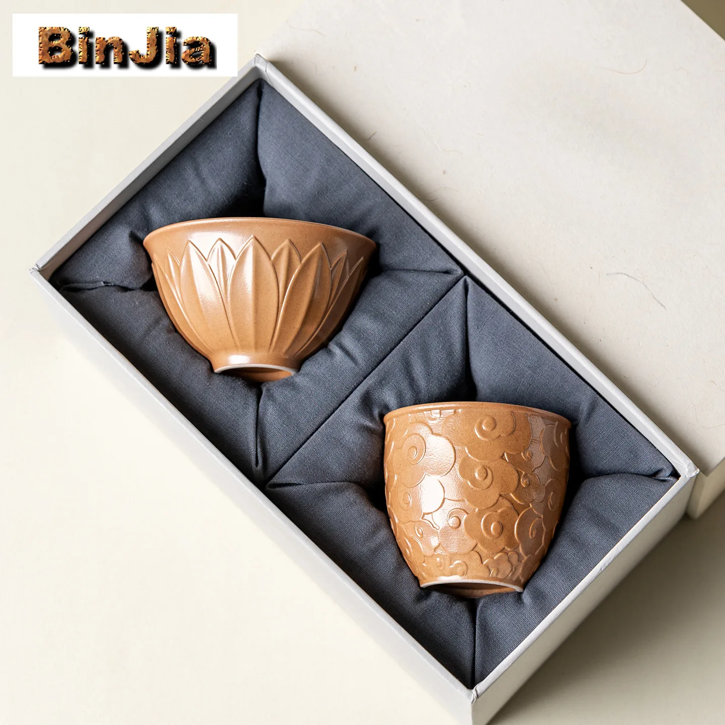 

2 шт./лот, зеленая, коричневая глазурь, рельефный облачный узор, лепестковая чашка, чаша для чая в стиле дзен, кувшин для дегустации чая, персональная чашка Jianzhan Master Cup, чайный набор