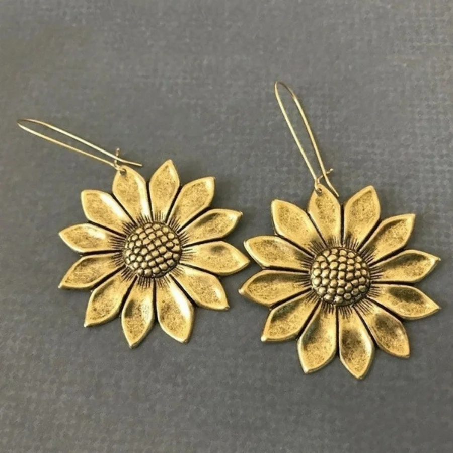 A pair of vintage Bohemian style alloy gold-plated and blackened three-dimensional sunflower earrings as a holiday gift