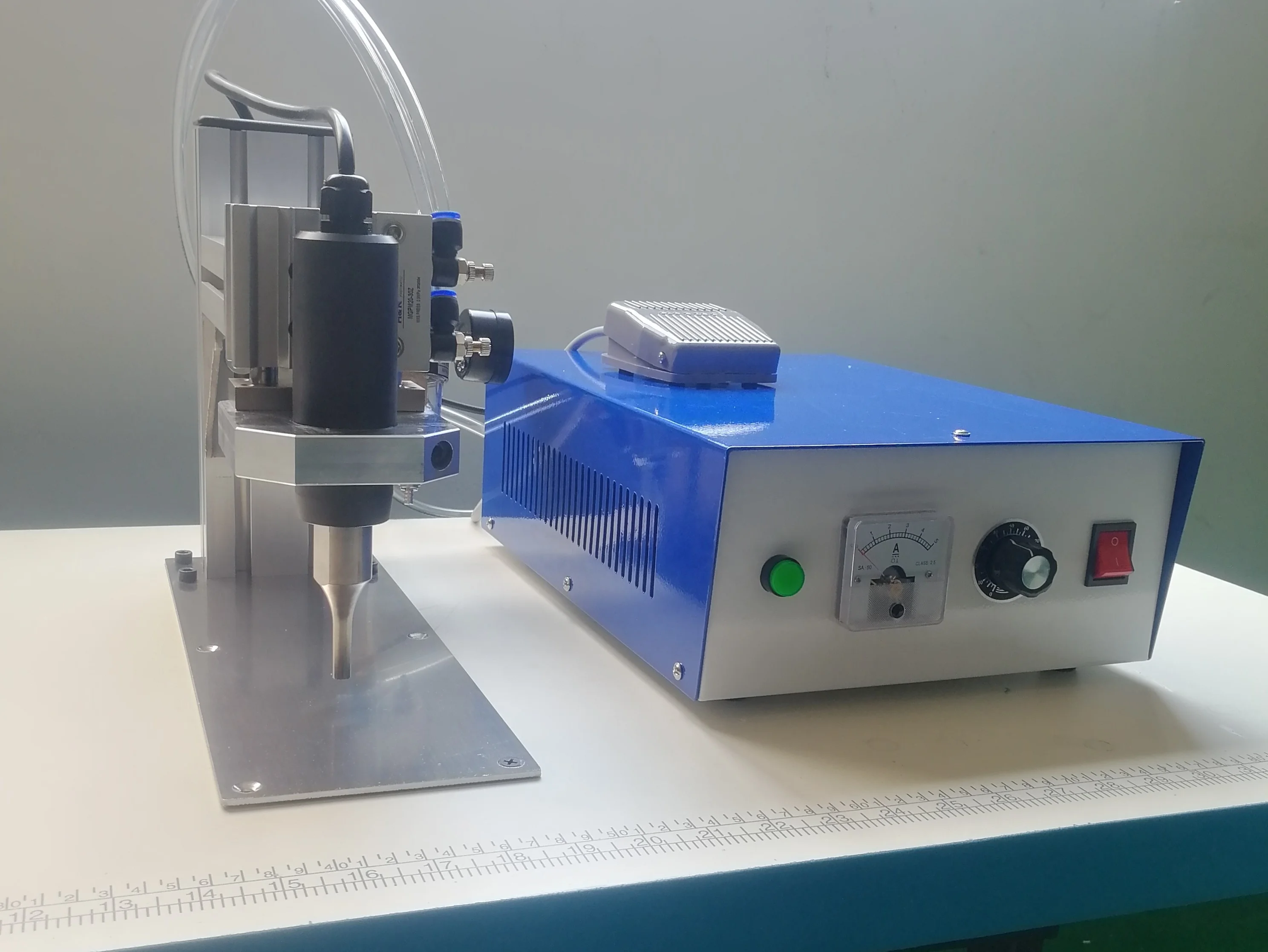 35KHz 500W CE Compliant Metal Ultrasonic Welding Machine for Ear Loop Welding