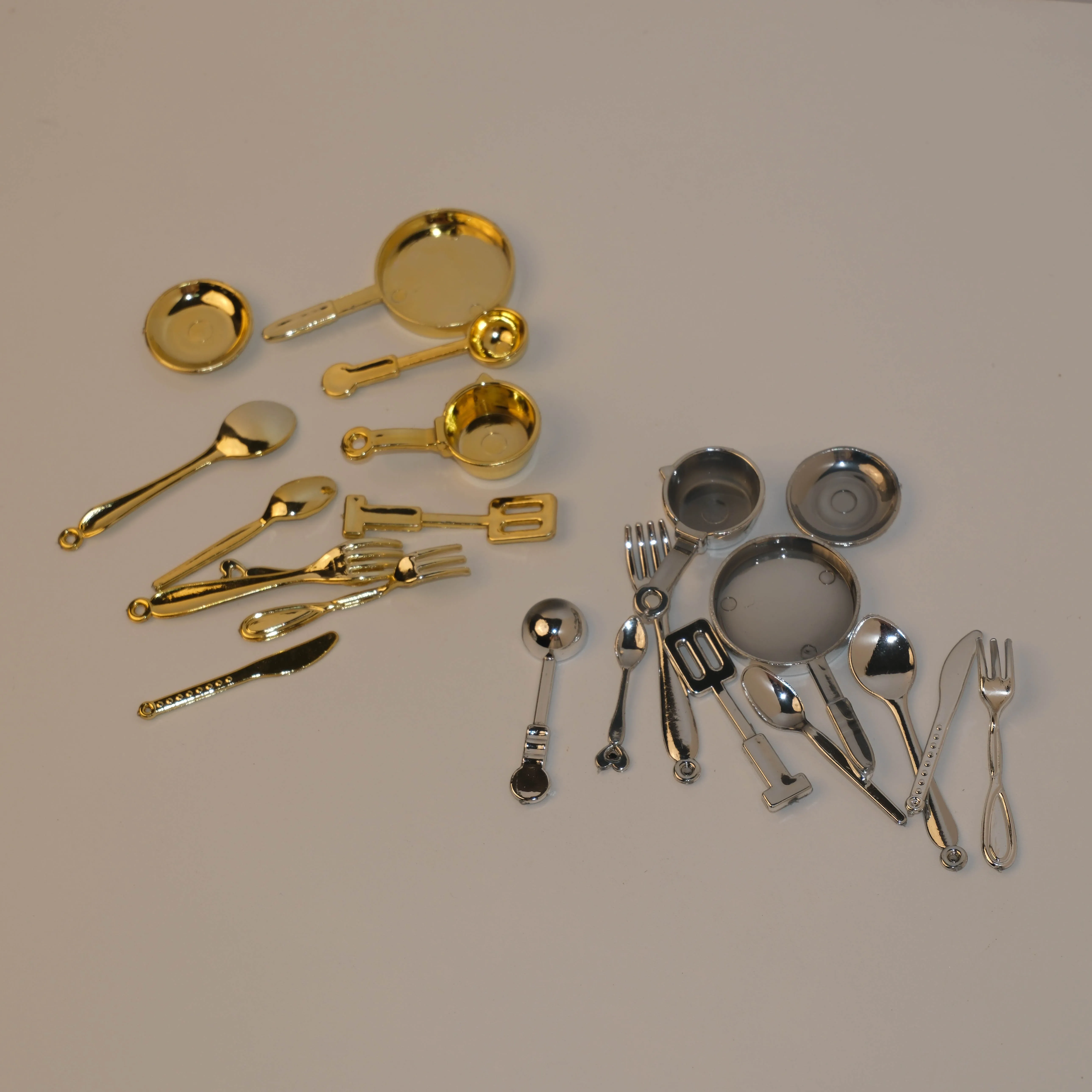 11pcs/1set Miniature Plastic Tableware, Miniature Kitchen Scene Table Accessories, Gold/Silver color,Playing house kitchen toys