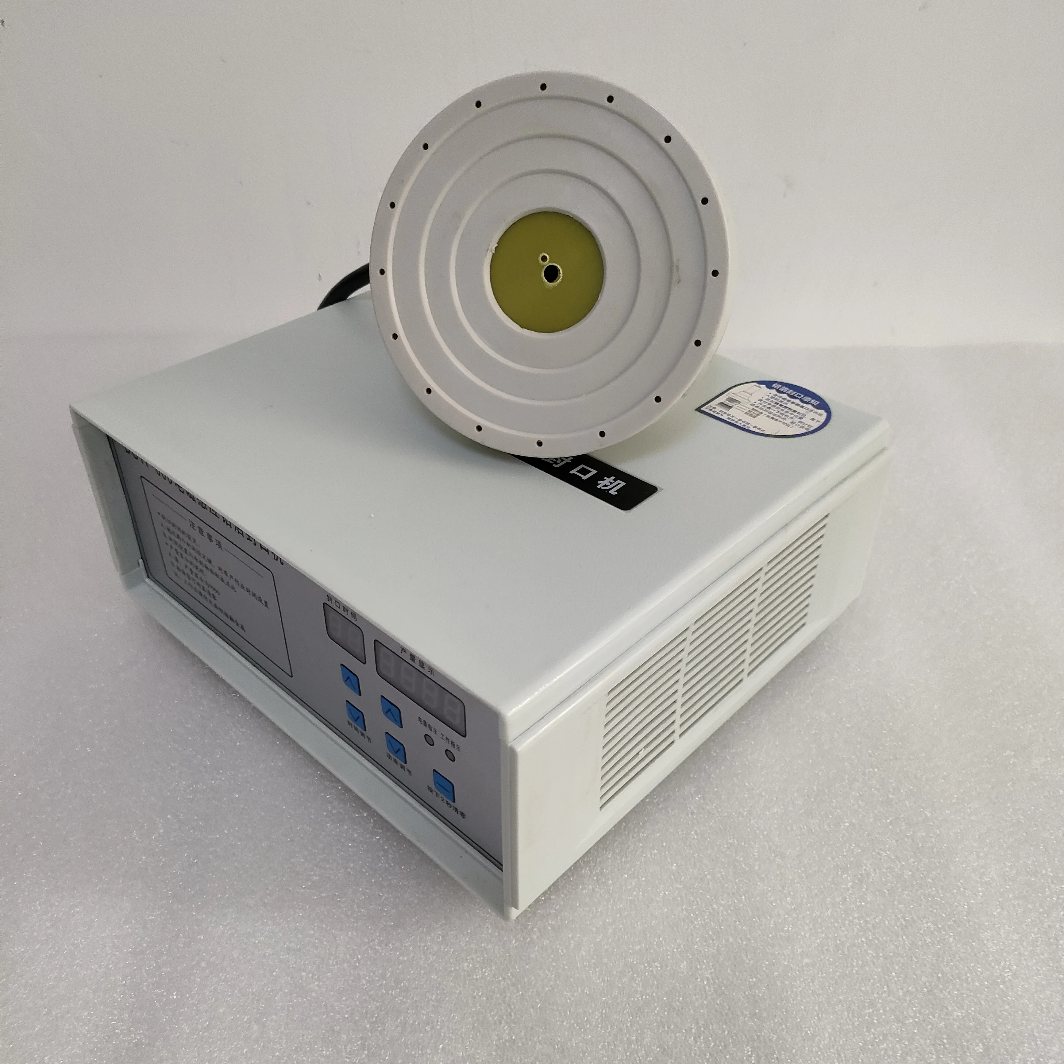 

Ручной микрокомпьютерный индукционный запайщик PBOBP для алюминиевой фольги, машина для непрерывной индукционной запайки бутылок