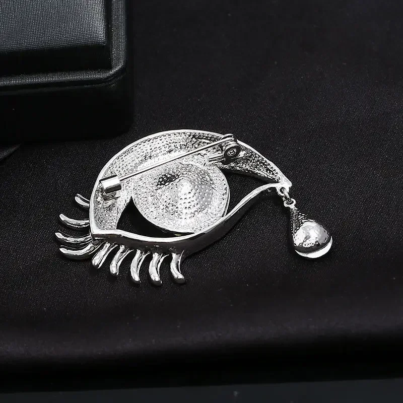 Blue Water Drop Crystal Eye Brooch Female Eye of Horus Rhinestone Tear Angle Brooch Ladies Amulet Dress Clothing Accessories