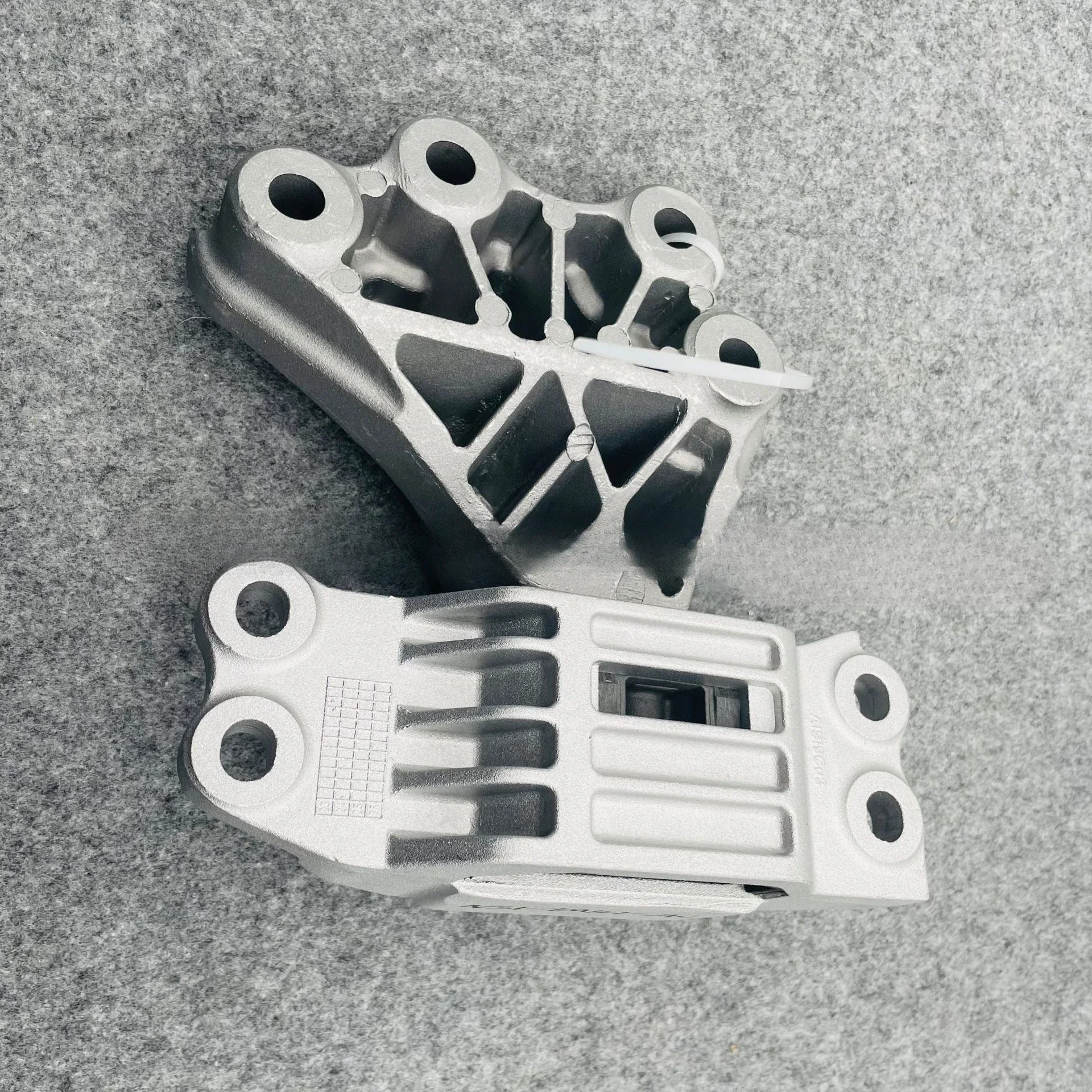 Suitable for Lingrui EKS engine foot rubber bracket left engine support frame NS1-7M121-AB