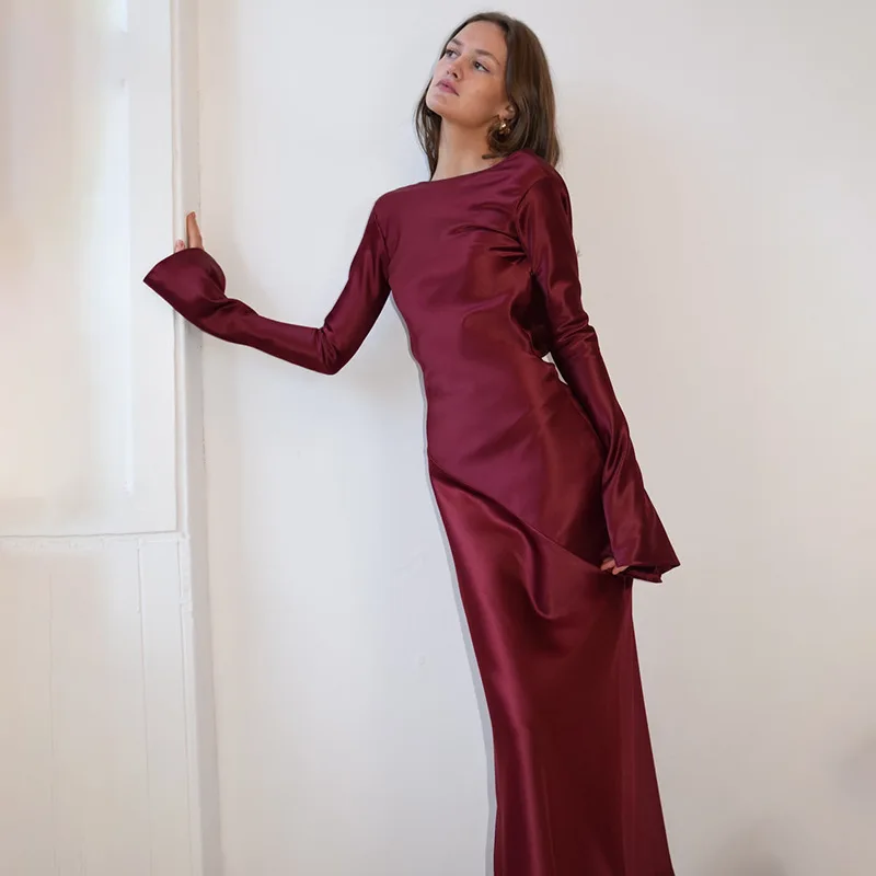 2025 nuovo temperamento elegante europeo e americano tinta unita senza schienale in raso con spacco alto manica in corno abito a maniche lunghe 8092
