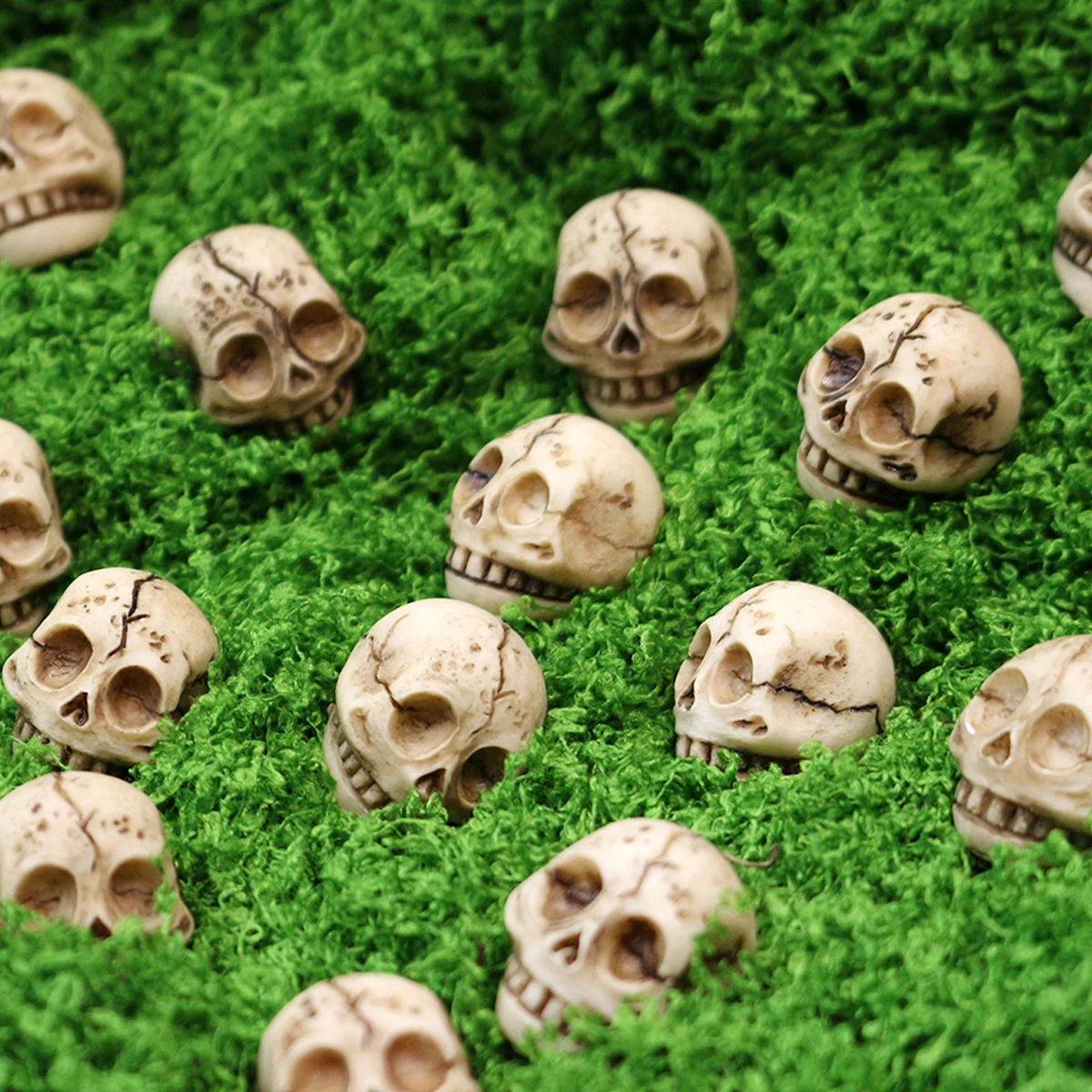 

20pcs/Smiling Skull - Outdoor Courtyard Garden Bonsai Fish Tank Decoration Pavillion Stone - Halloween Decoration