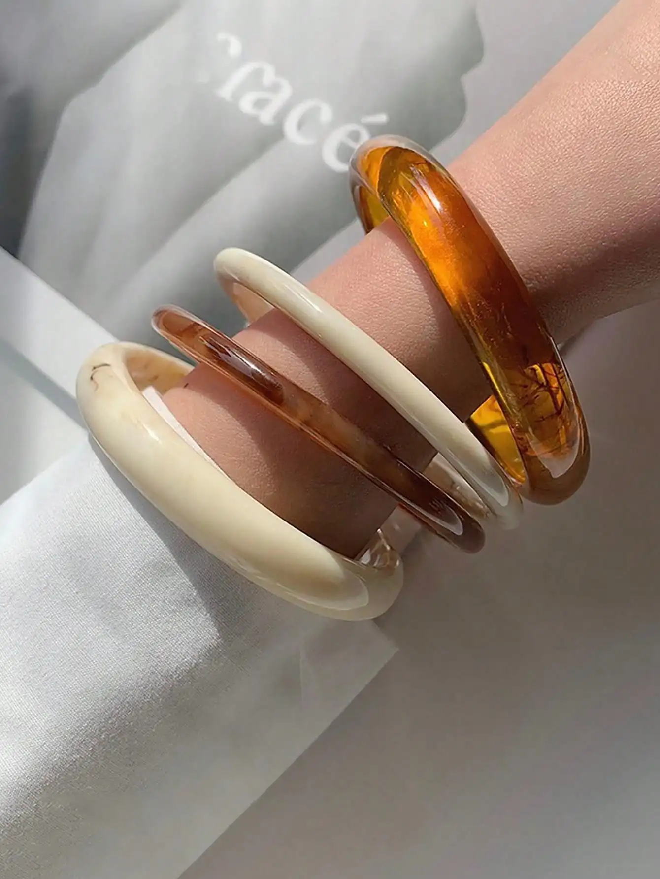 HUANQI 2021 Acrylic Resin Geometric Bracelet Beige Round Ink Pattern Bracelet for Women Girl Jewelry