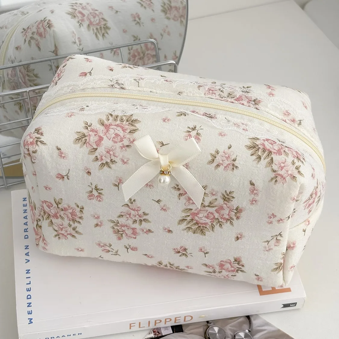 Vintage Floral Lace Cosmetic Bag Gentle Pearl Bow Fabric Zipper Pouch Large Capacity Makeup Storage Bag for Girls