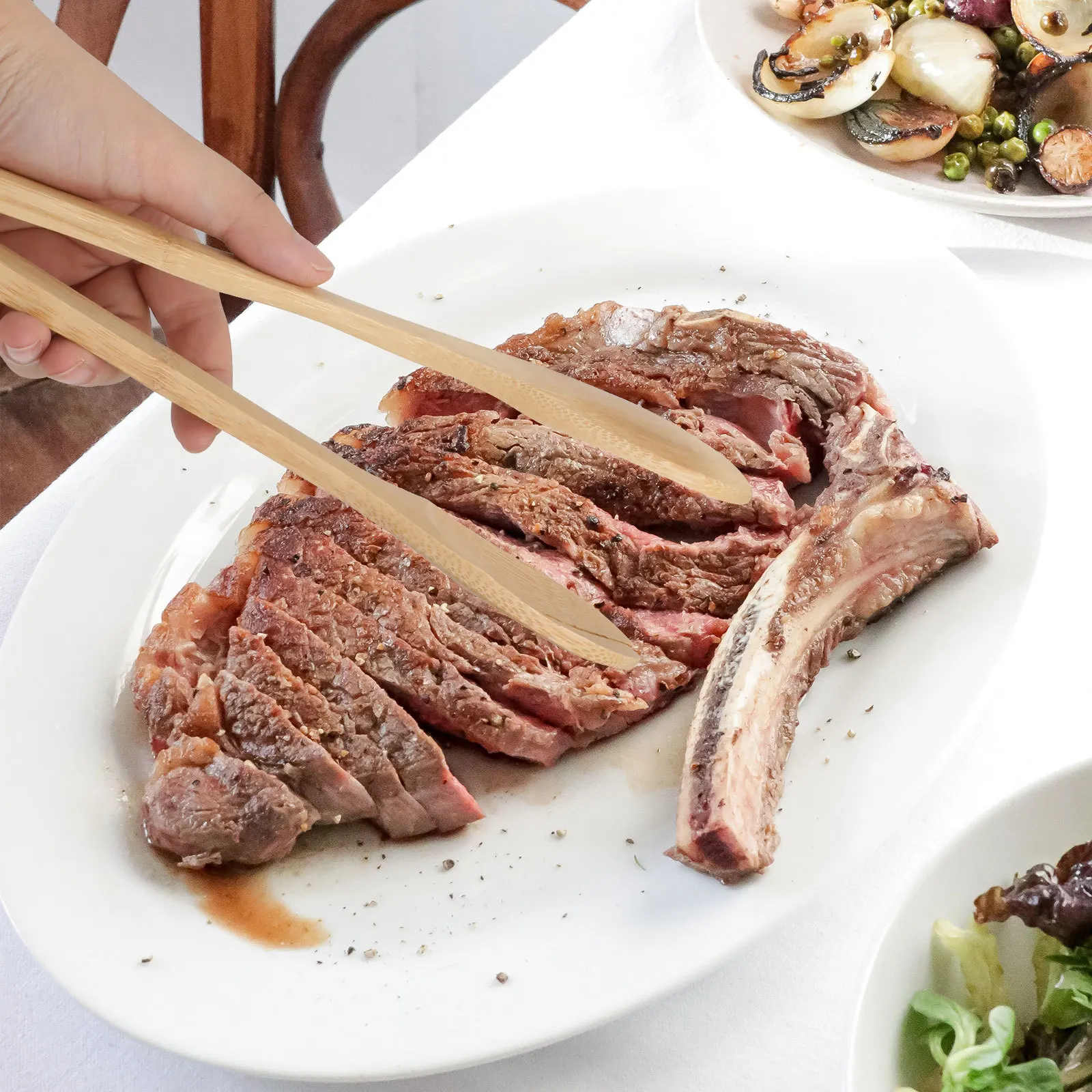 

2Pcs Bamboo Food Clips Multi-Functional Bbq Clamp Kitchen Serving Bread Steak Pasta Food Tongs Bread Tongs