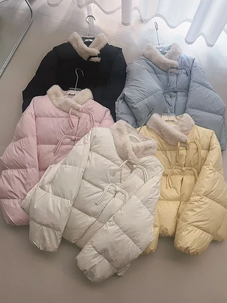 여성용 달콤한 스플라이싱 디자인 감각의 따뜻한 겨울 코트 새로운 중국 스타일의 단추 우아하고 다재다능한 다운 재킷