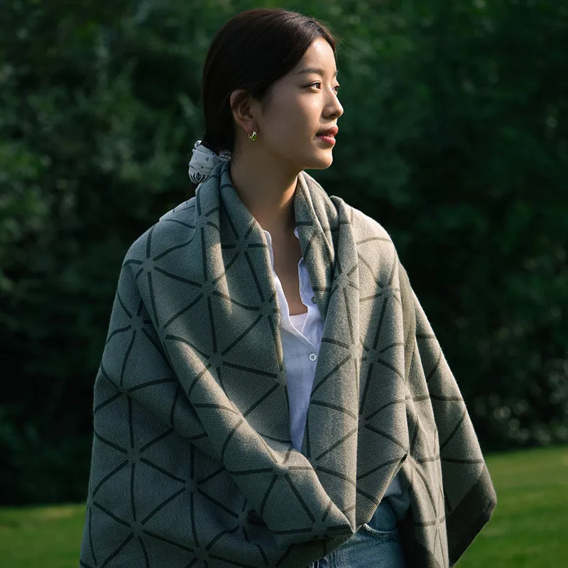 XiaomiLife Blanket Four Seasons Universal Portable Car Lunch Break Soft Small Blanket Camping Home Accessories cleaners