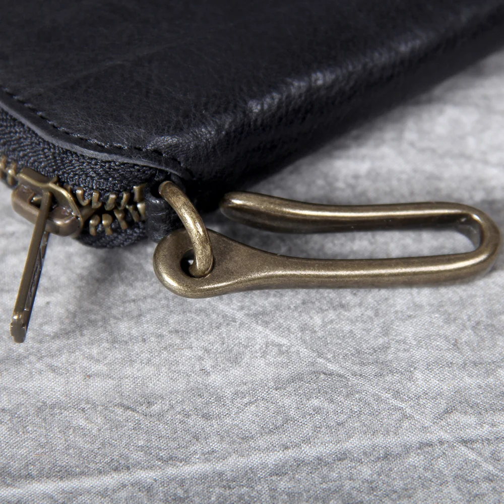 S.WORKER Handgefertigtes Echtleder-Schlüsseletui aus Vollnarbigem Rindsleder, Kartenhalter, Vintage-Schlüsselanhänger mit Messingschnalle – Detail 10