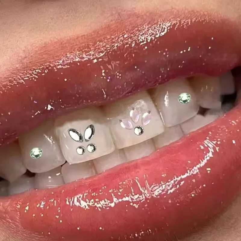 3 stks/doos Tand Gem DIY Sieraden Tandheelkundige Edelstenen Hart Ster Maan Vorm Schoonheid Metalen Tand Kristallen Sieraden Ornamenten Monddecoratie