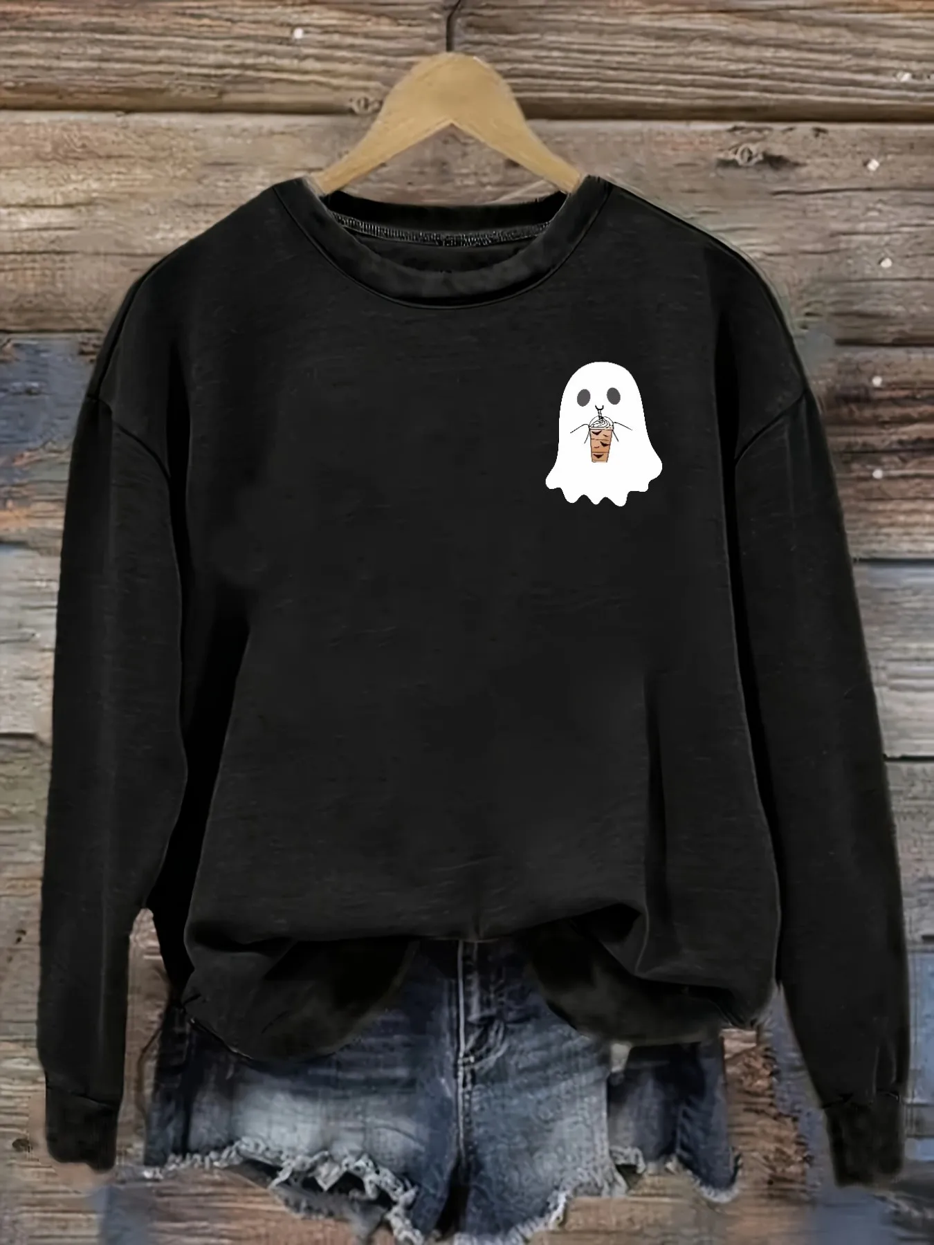 Women's Casual Long Sleeve Crew Neck T-Shirt Ghost Holding Coffee Cup Print Design, Round Neck Women's Clothing, Machine Washable, Slightly Elastic, Loose Fit, Spring Autumn Winter Women's T-Shirt, Halloween Costume Outfit