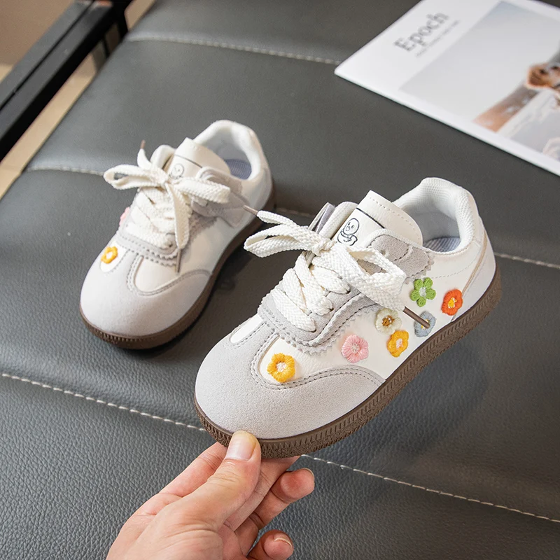 Floral Embroidered Casual Sneakers for Girls 2026 New Spring Toddler School Trainers Soft Sole Versatile Chic Outdoor Daily Wear