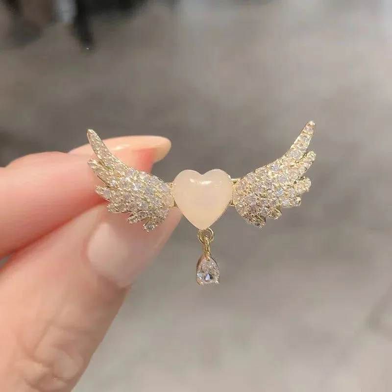 Angel Wings Love Brooch High-end Women's New Cute Anti Glare Brooch Simple Neckline Chest Flower Suit Accessories