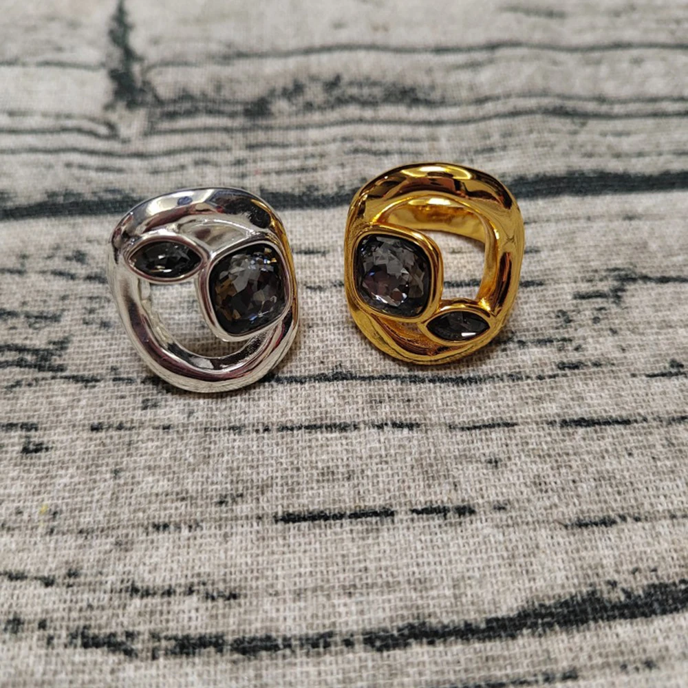 

Изысканное кольцо с драгоценными камнями в европейском и американском ретро-стиле 2026 года, подходит для повседневного ношения мужчинами и женщинами.