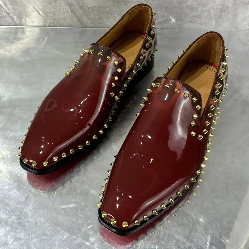 New Arrival Burgundy Color Men's Patent Leather Loafers Fashion Handmade Leopard Shoes Men Rivets Loafers Dress Shoes