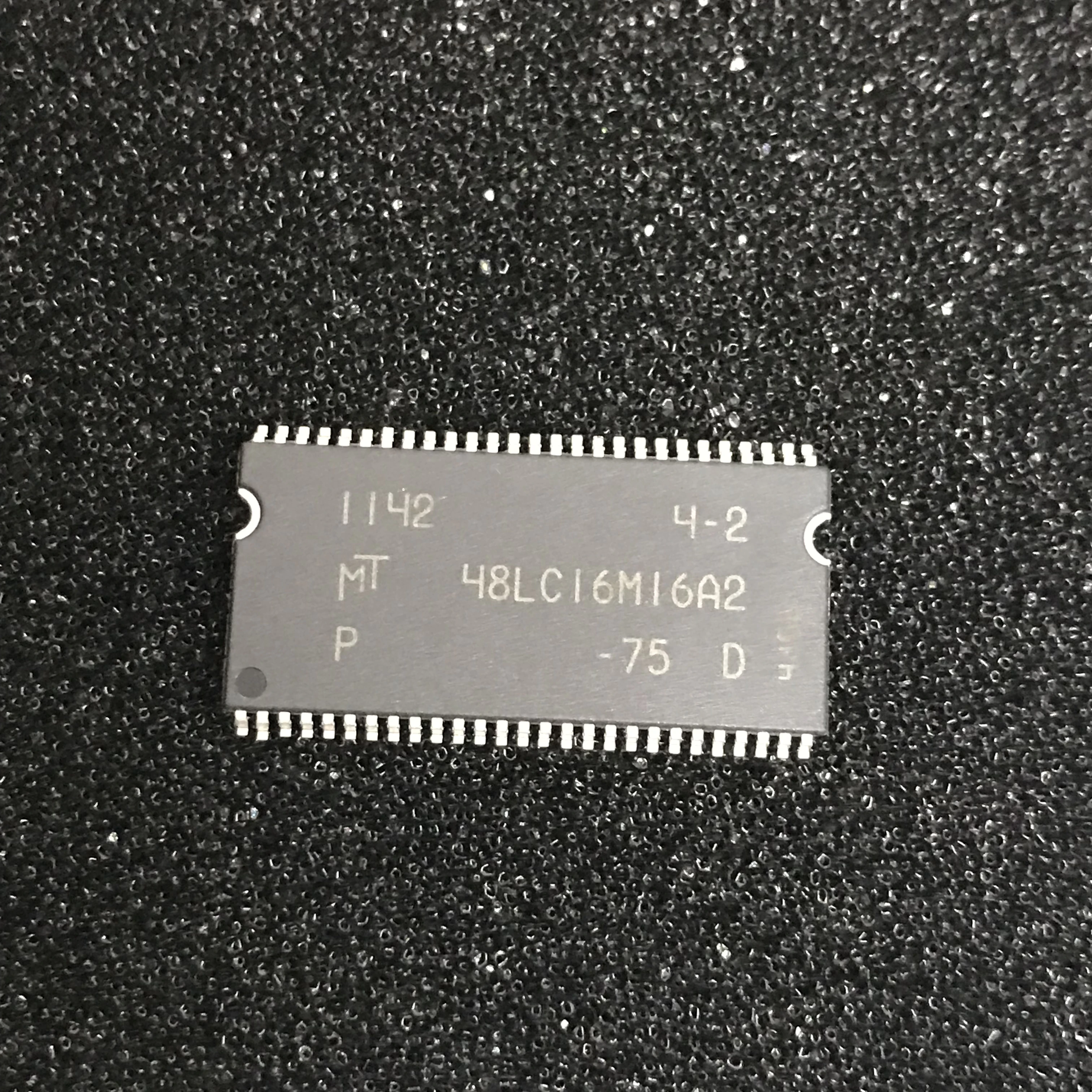 

48LC16M16A2 MT48LC16M16A2P-75D IC DRAM 256MBIT PAR 54TSOP II Brand new original In stock