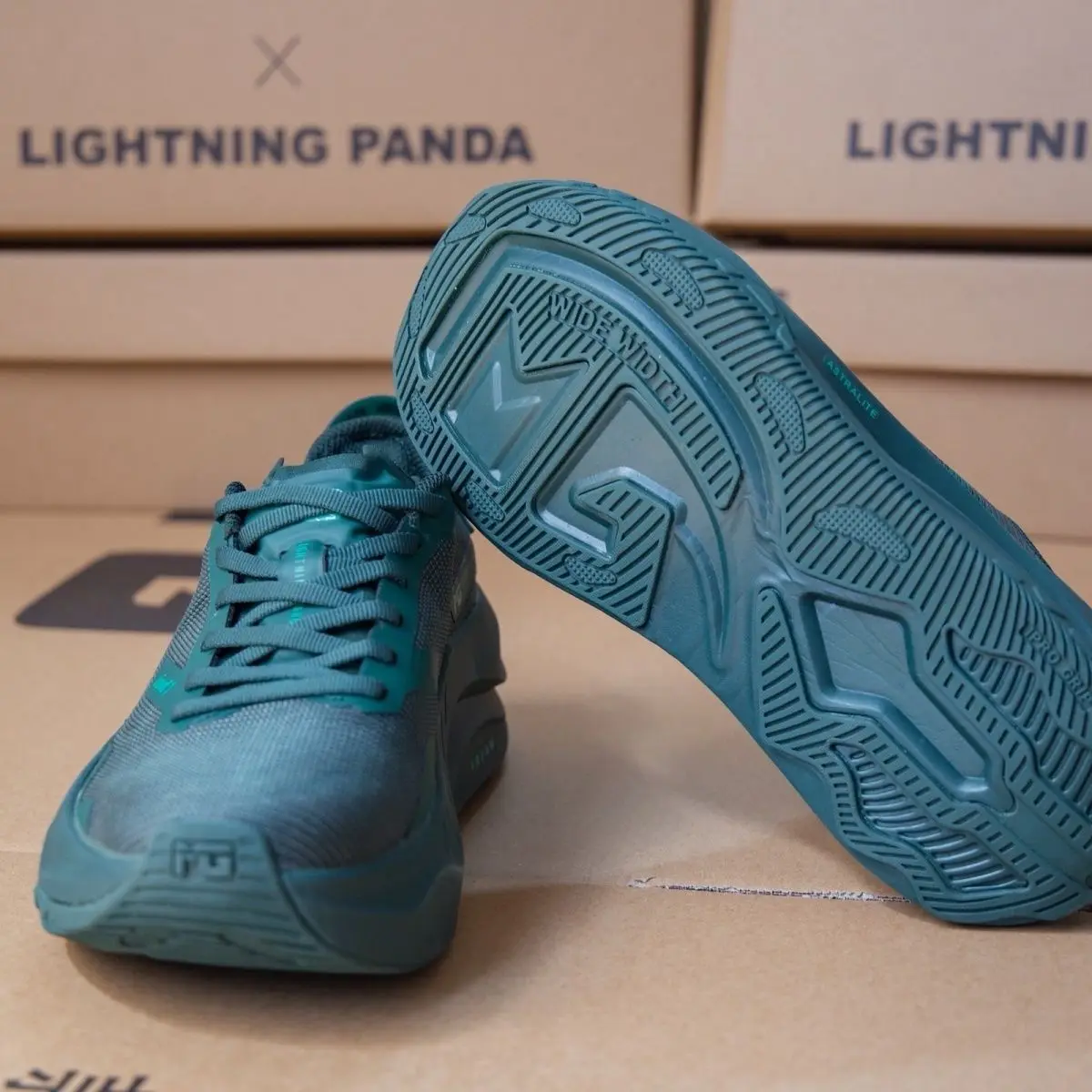 

Wide-Last High-End Walking and Jogging Shoes / Ultra-Light Running Training Shoes / Top-Quality / Comfortable and Breathable