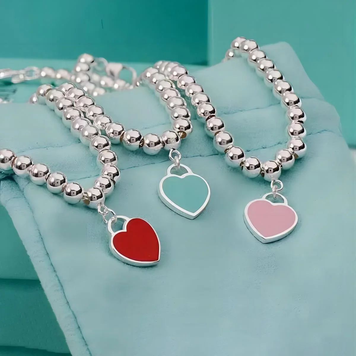 The Sweet And Romantic Style Classic Heart Bracelet Is Available In A Variety Of Colors And Styles To Suit Various Combinations.