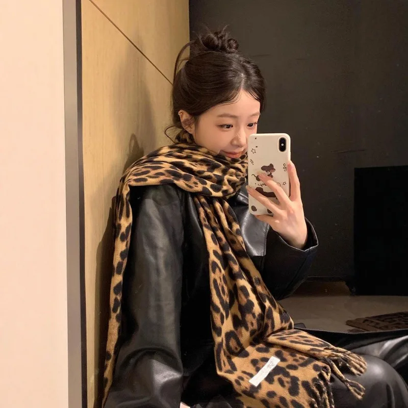 

Leopard Print Imitation Cashmere Scarf New Women's Winter High-end Feeling European and American Autumn and Winter Plush Scarf