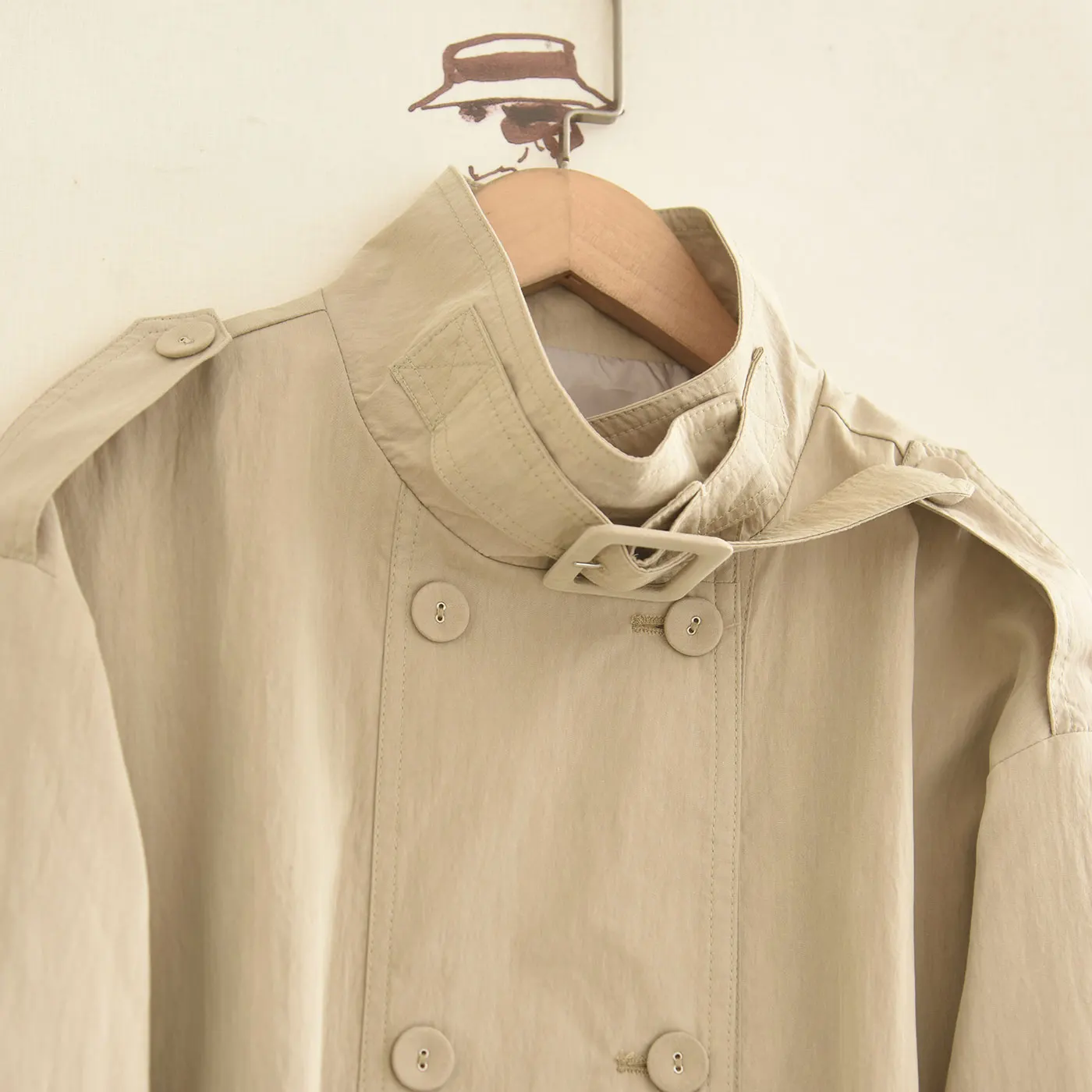 Casual Style Short Kaki Color Block Double Breasted Women's Jacket Autumn 2026 Fashionable Compact Design Lightweight Coat