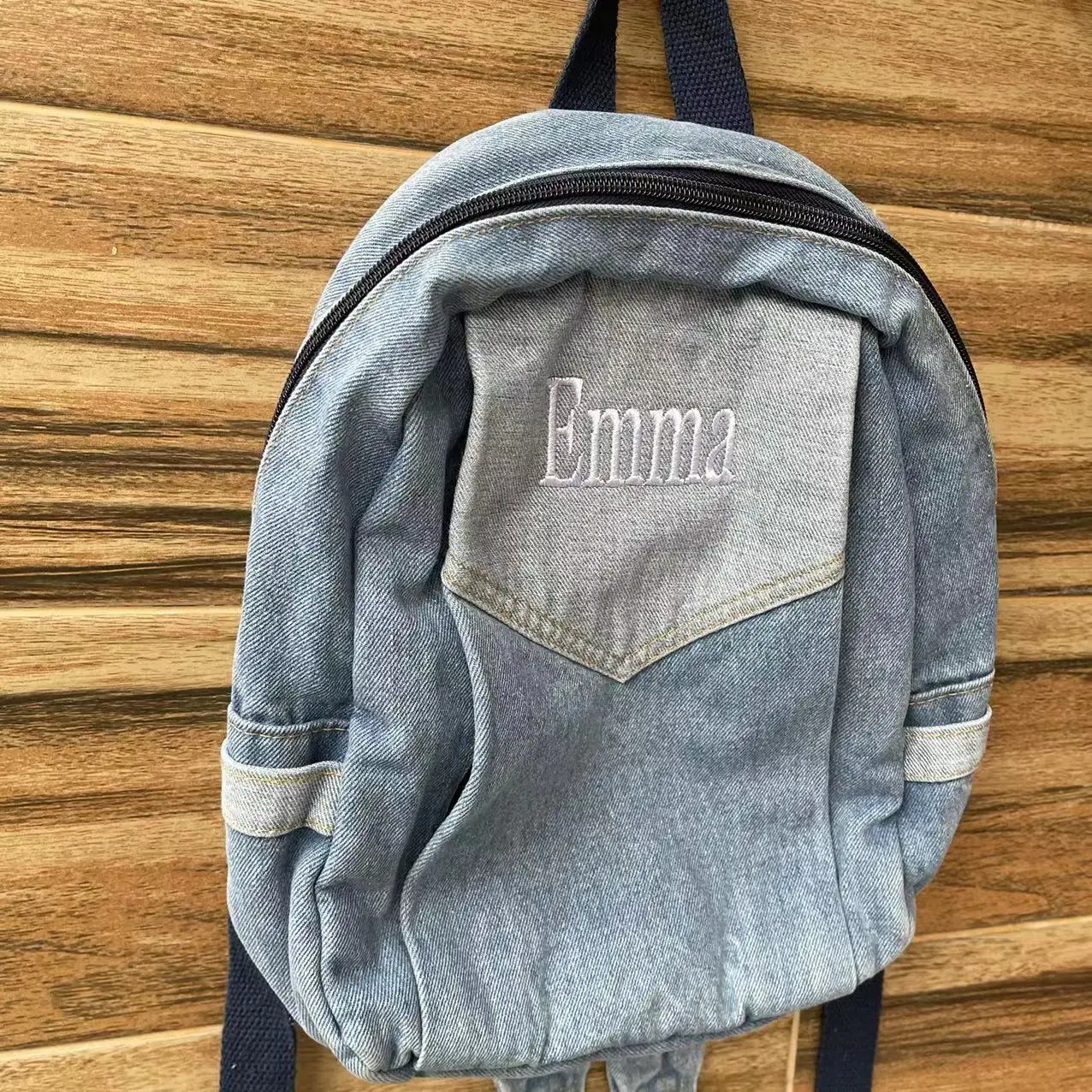 Mochila jeans bordada com qualquer nome, personalizada, elegante cor contrastante, pendulares e lazer, bolsa de viagem ao ar livre, nova