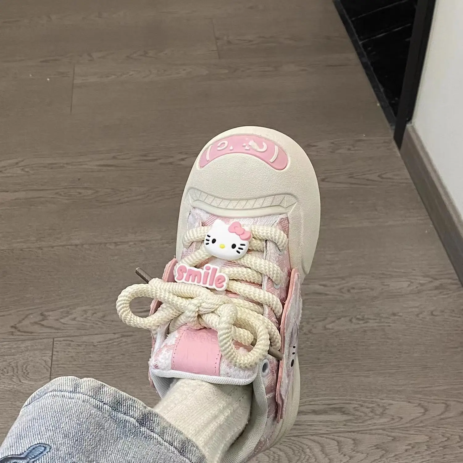 Celebrity hello Kitty cat crtoon Cute Big size 2024 New Campus Thick Soled Canvas Small White women flat ladies shoes