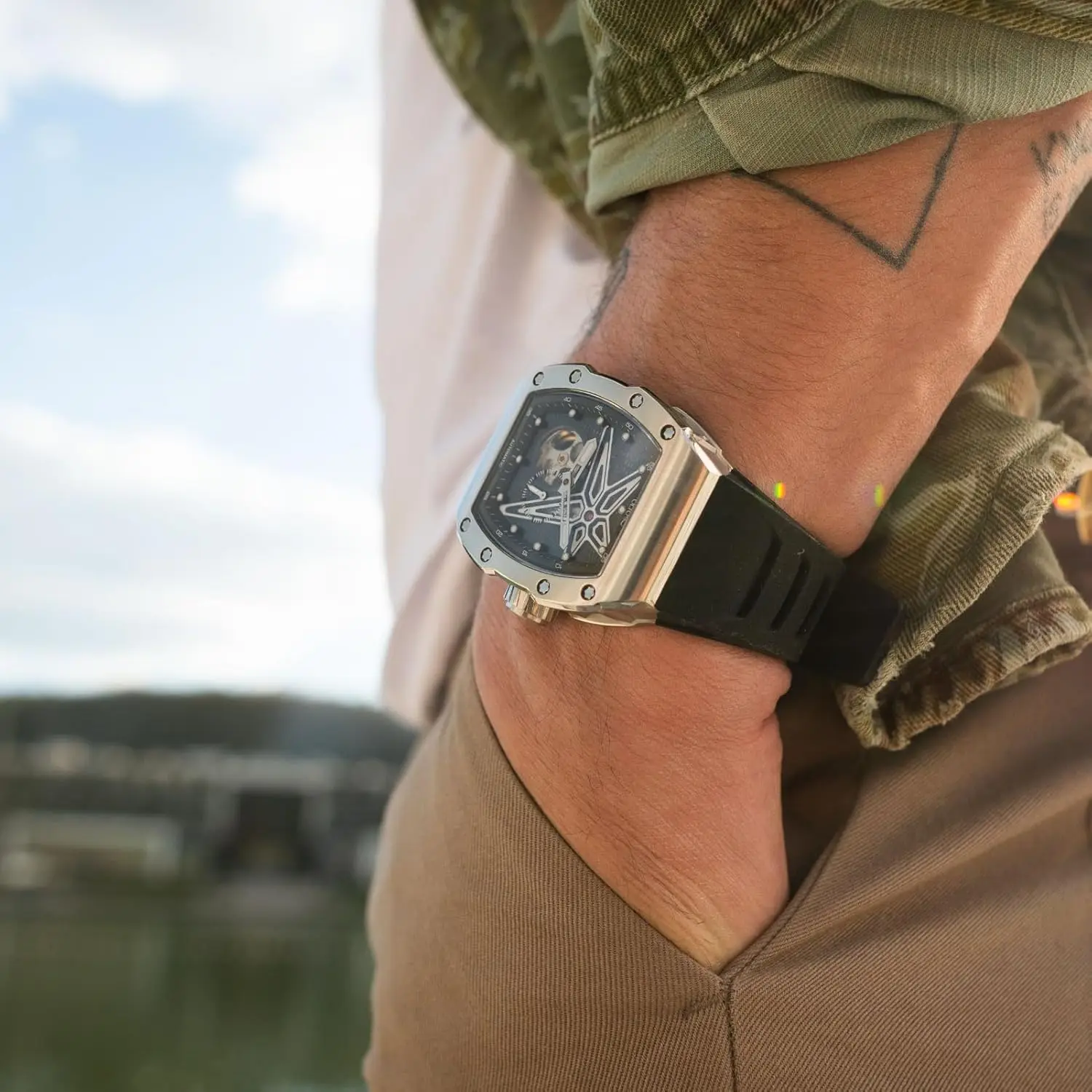 OLTO-8 Luxuriöse automatische mechanische Uhr mit Silikonarmband, Tonneau-Skelettuhren für Herren, Edelstahl, 5 ATM wasserdicht