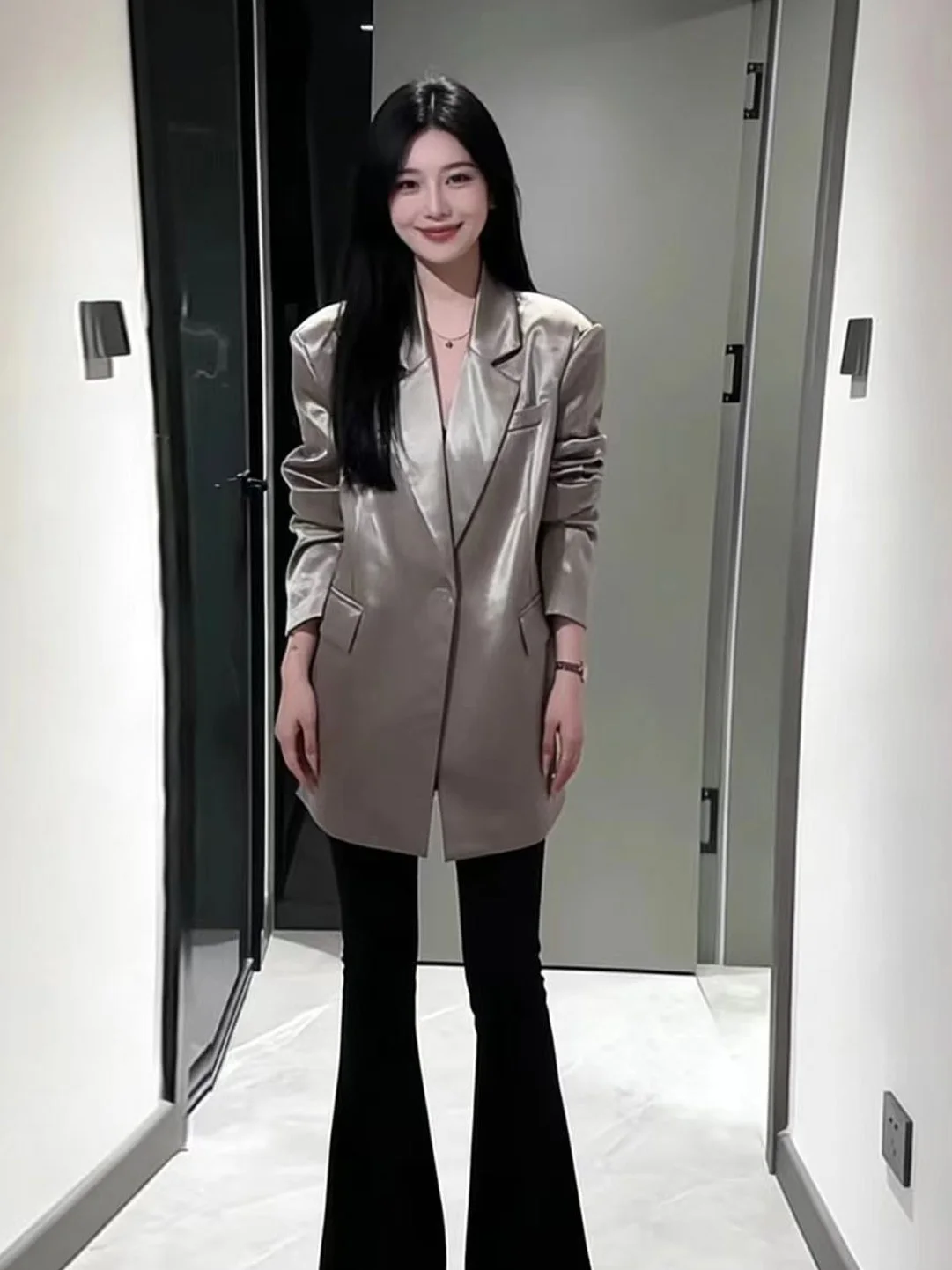 

Высококачественный модный женский пиджак с длинным рукавом, свободного кроя, средней длины, весна 2026, дизайнерский, повседневный, из полиэфирного волокна