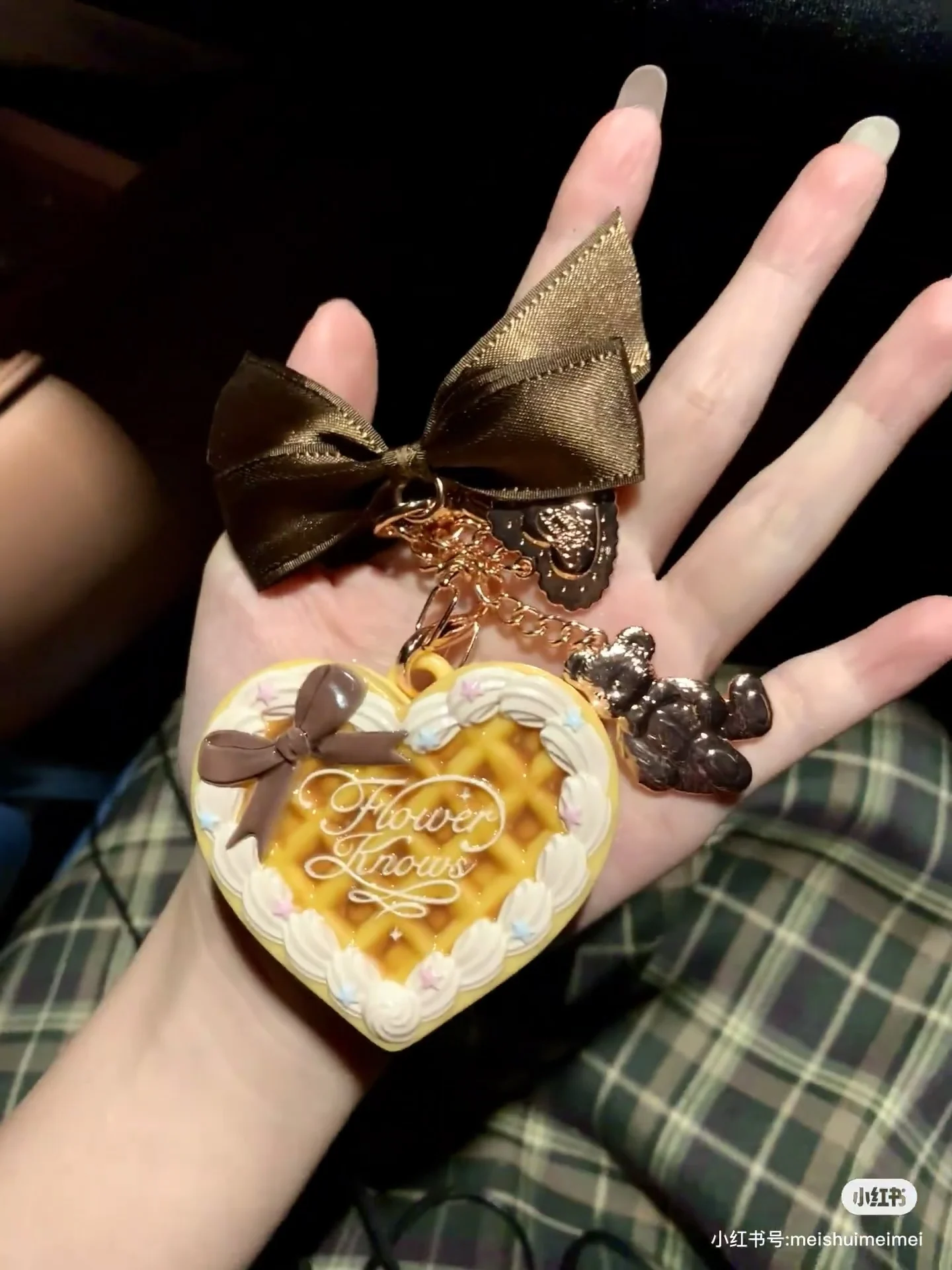 Flower Knows Sweet Bear Mini Setting Powder Anhänger Oil Control Makeup Portable Makeup Powder Highlight