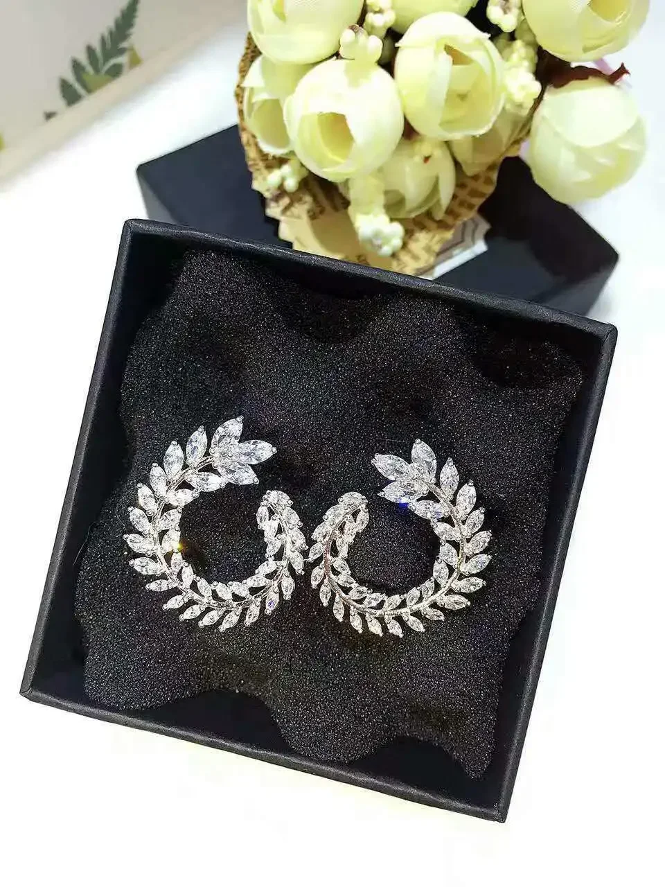 Fashion Studs Leaf Wreath Earrings Women\'s Crystal from Austrian Micro Inlaid Copper Marquise Zircon Jewelry new earrings