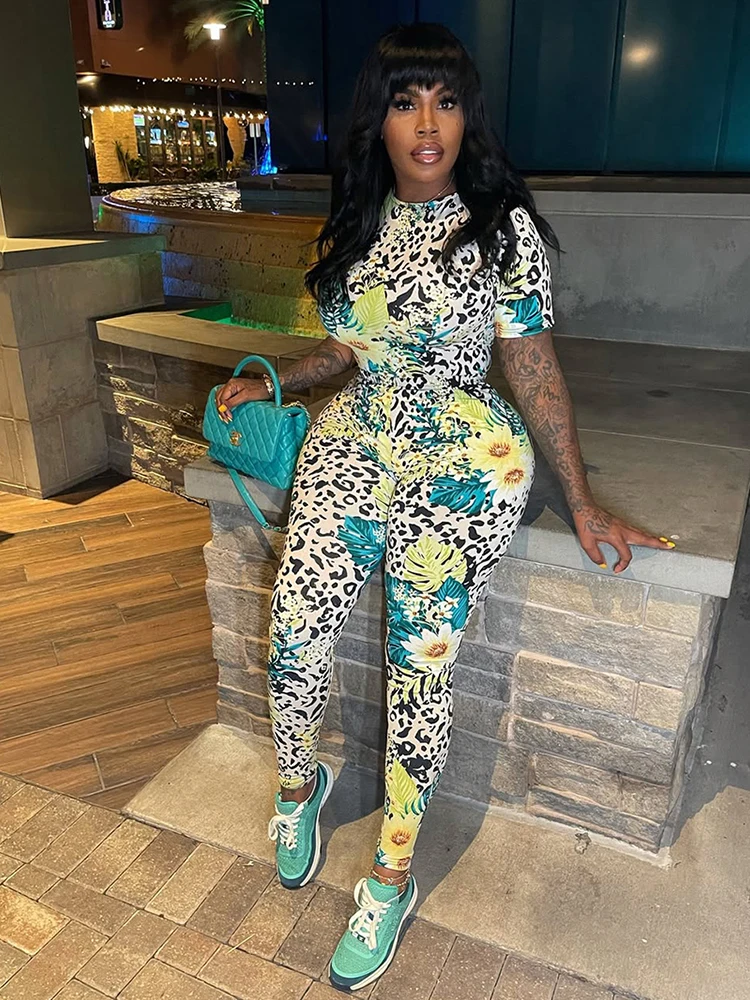 

InGrily Casual Colorful Print Jumpsuit Women Short Sleeve Summer Activity o-Neck Skinny Stretch Fitness Soft Street Overalls