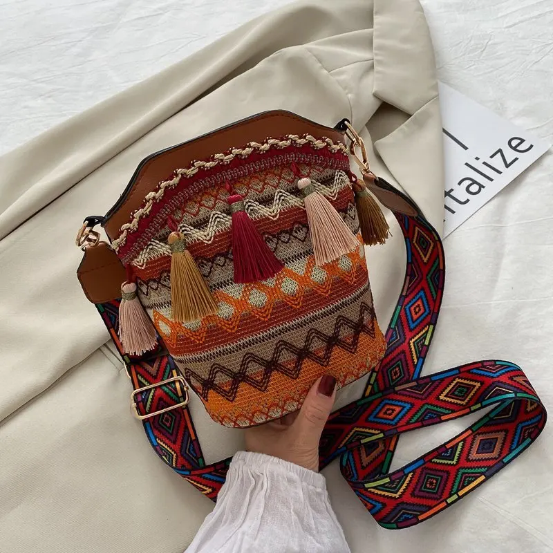 Fashion Women Bags 2022 New National Style Personalized Women Shoulder Messenger Bag Tassel Bucket Woven Bag Hot