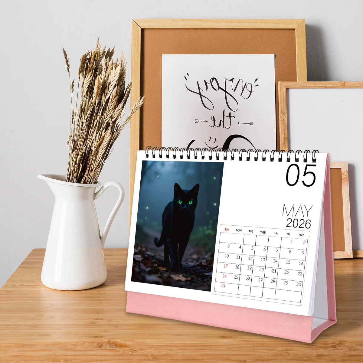 Calendario da tavolo elegante a tema gatto nero da 1 pezzo con scene atmosferiche, ideale per gli amanti dei gatti neri, ideale come regalo di Capodanno 2026