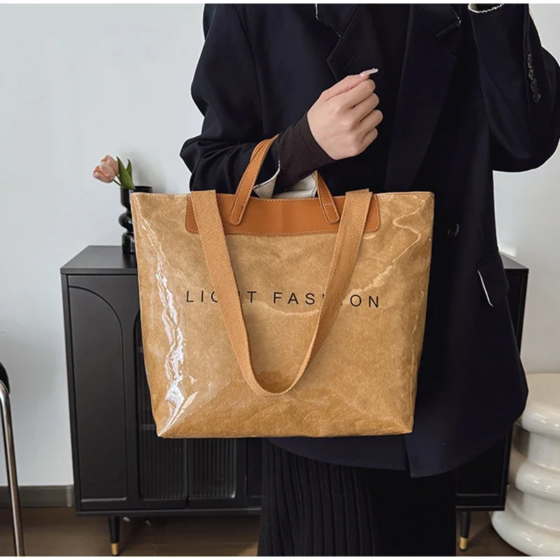 Klare Tragetasche aus PVC-Kraftpapier mit Farbkontrast, luxuriöse Vintage-Hobo-Umhängetasche, wasserdichte Shopper-Handtasche mit Buchstaben oben – Detail 22
