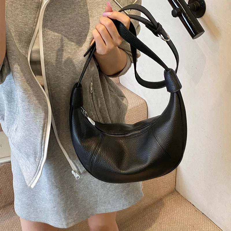 حقائب كتف جديدة أنيقة عالية الجودة من البولي يوريثان على شكل هلال للنساء 2025 محفظة كروس فاخرة بتصميم تحت الإبط حقيبة يد للسيدات #4