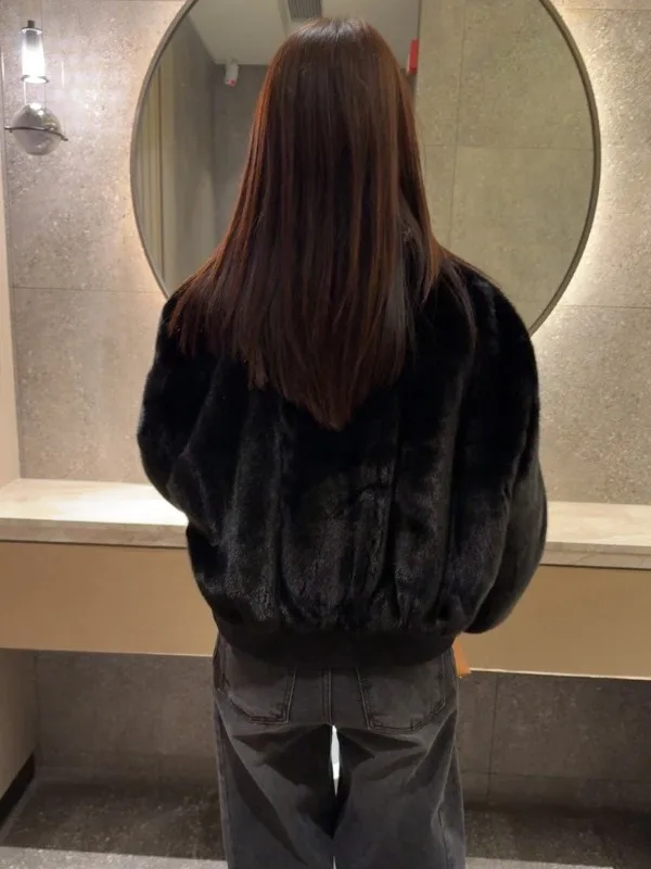 Korean Style Short Fur Jacket Women's Chic Eco-Friendly Winter 2026 All-Match Coat Polyester Fiber Loose Fit Commute Style
