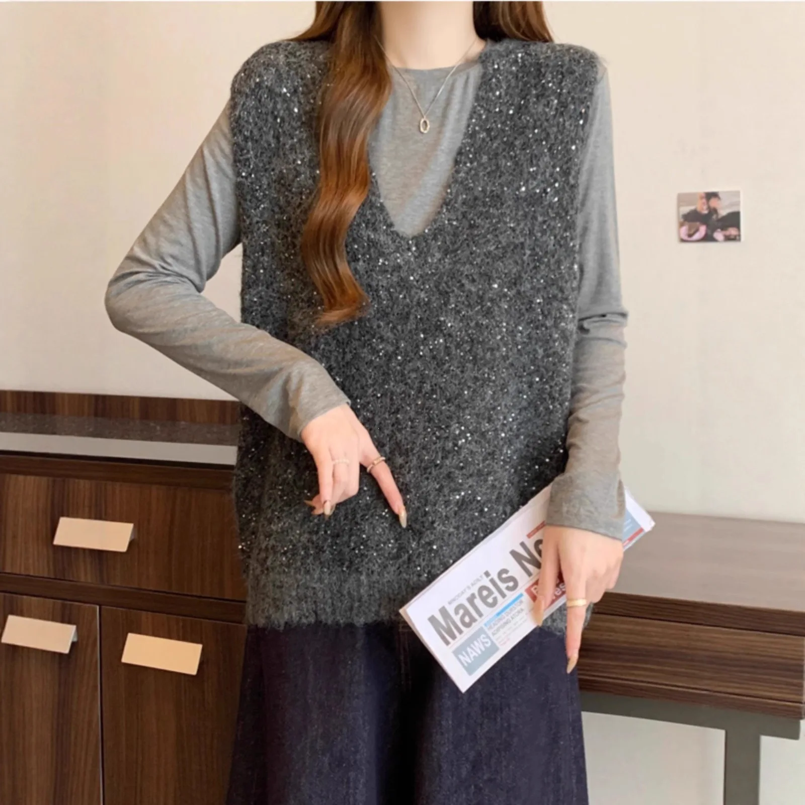 2026 V-neck Sequined Vest Large Size Women's Clothing Spring and Autumn Loose Sleeveless Top Knitwear Ladies Sweater Waistcoat