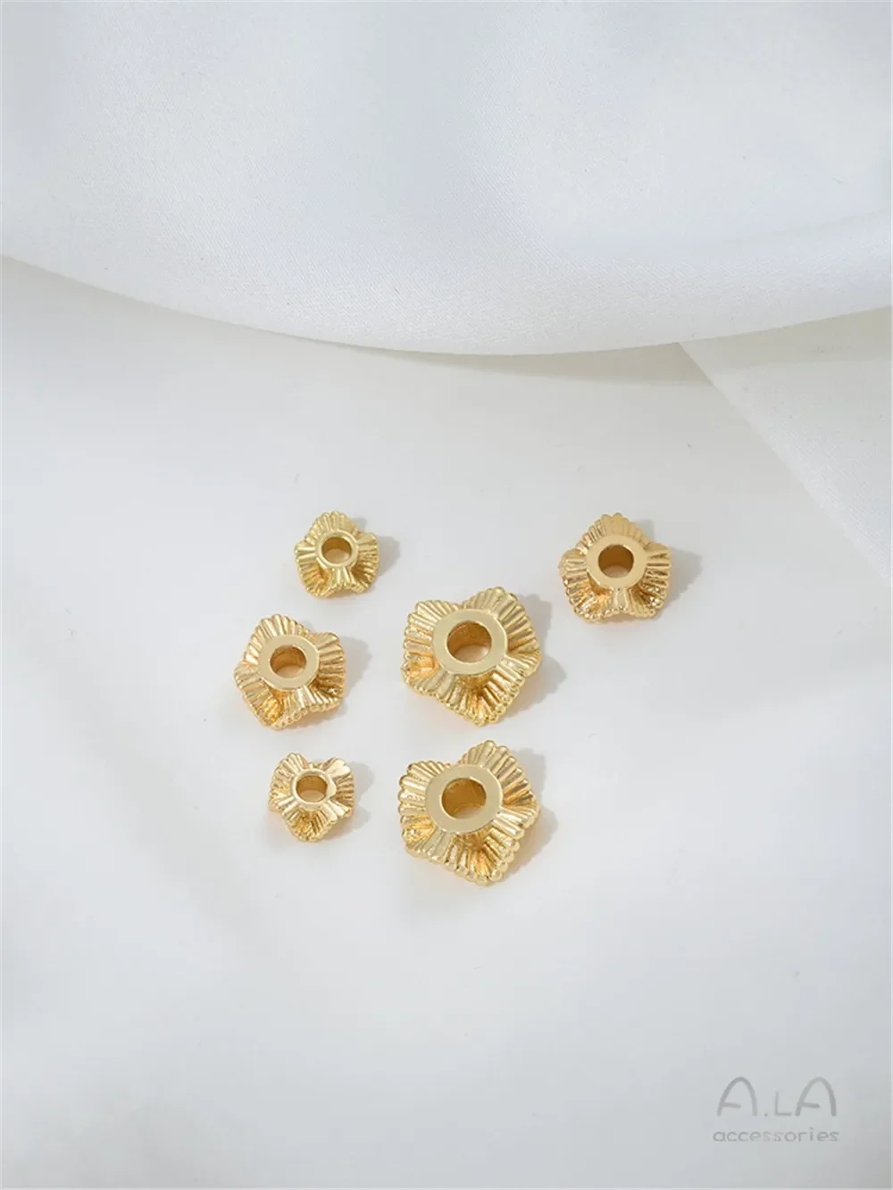 Partición de encaje ondulado plisado envuelto en oro de 14K, accesorios de partición con cuentas hechos a mano, materiales de joyería hechos a mano K009