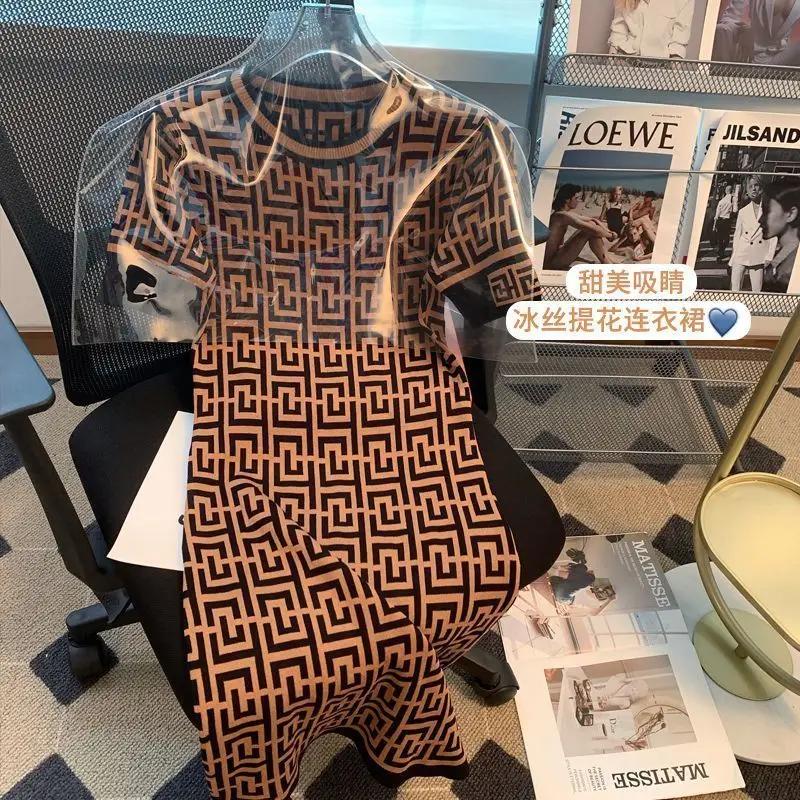 

Ice Silk Knitted Dress for Women's Summer New Korean Version Slim Fit, Waist Cinching, Slimming, Hip Hugging, Medium Length Skir