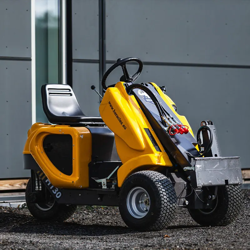Mini wheel loader 22 tenaga kuda dengan kemampuan kemudi yang lincah dan tipe bucket wheel.