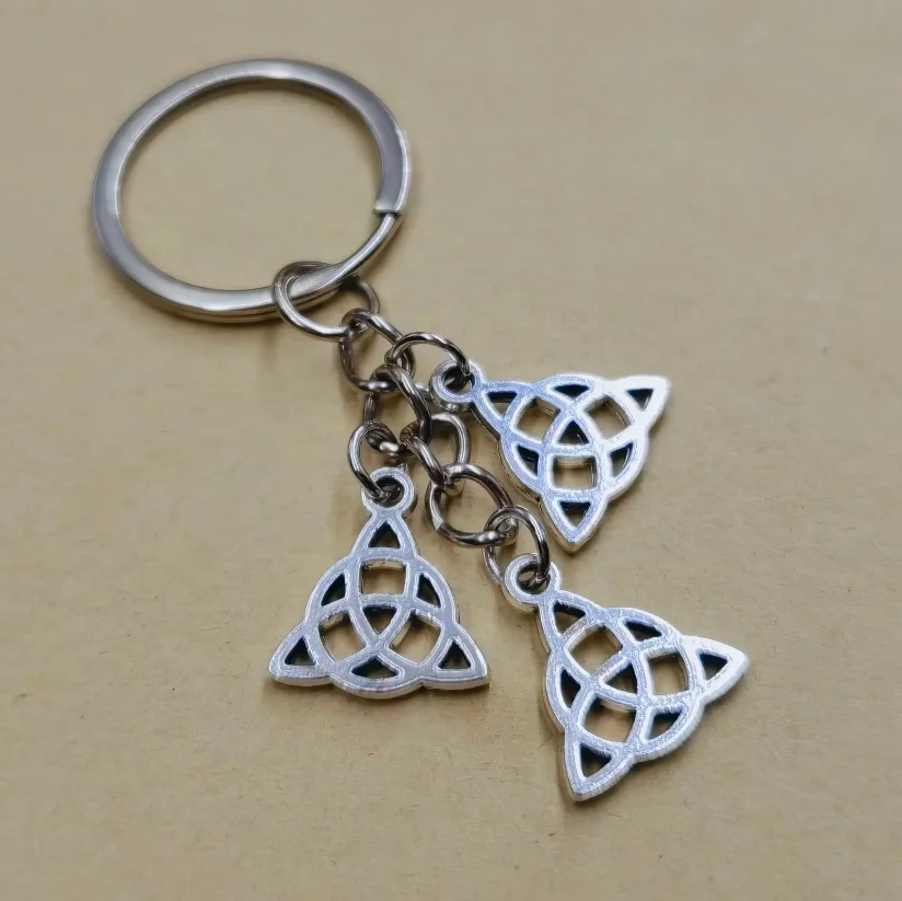 1pcs New Fashion St. Patrick Day Keychain Irish Triangular Knot Pendants Men Jewelry Car Key Chain Souvenir For Gift