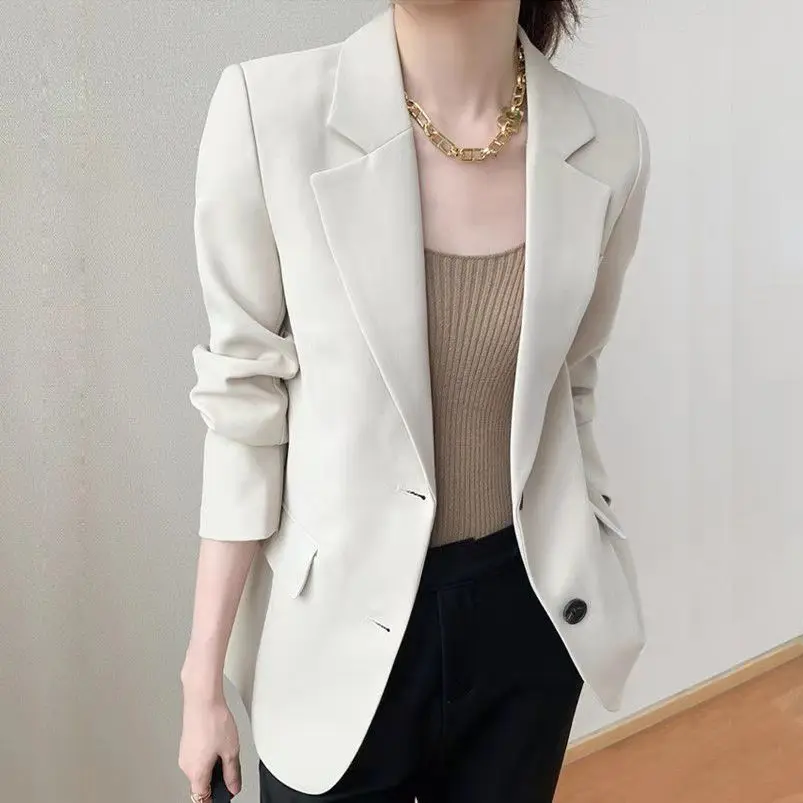 Stilvoller, trendiger, eleganter, lässiger Blazer für Damen im Herbst