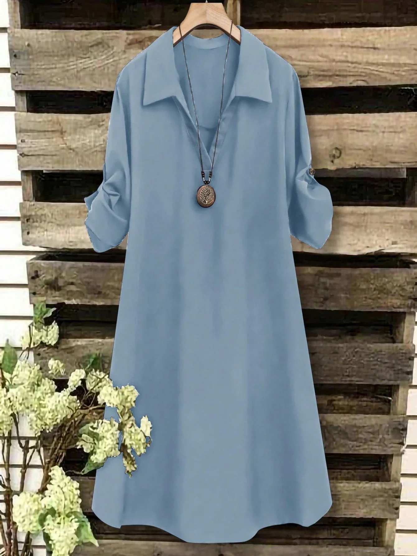 

Повседневное женское летнее платье-туника свободного кроя А-силуэта с V-образным вырезом и коротким рукавом, цвет пыльно-голубой