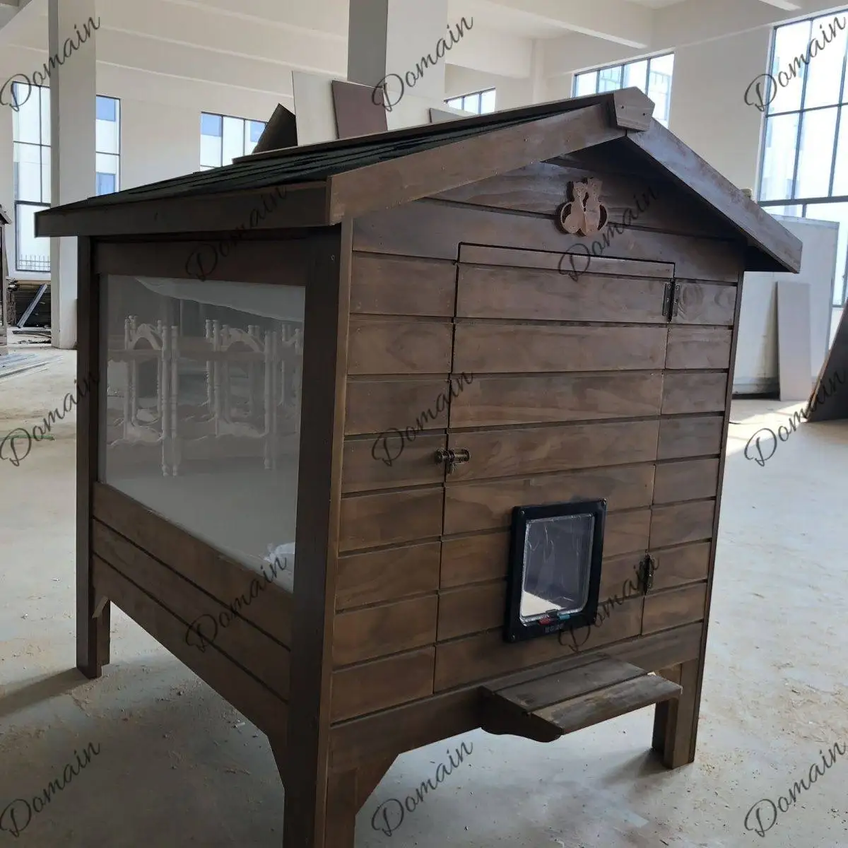 Outdoor large cold-proof cat house preservative wood rain-proof and sun-proof double-layer board clip thermal cotton